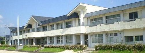 小学校　陶小学校（小学校）まで950m