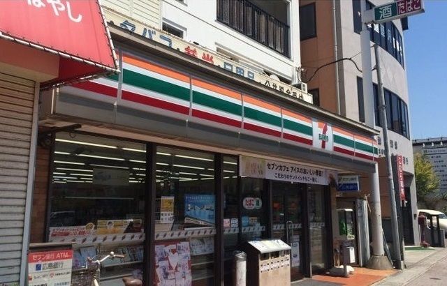 コンビニ　セブンイレブン（コンビニ）まで300m