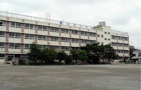 中学校　葛飾区立綾瀬中学校（中学校）まで249m