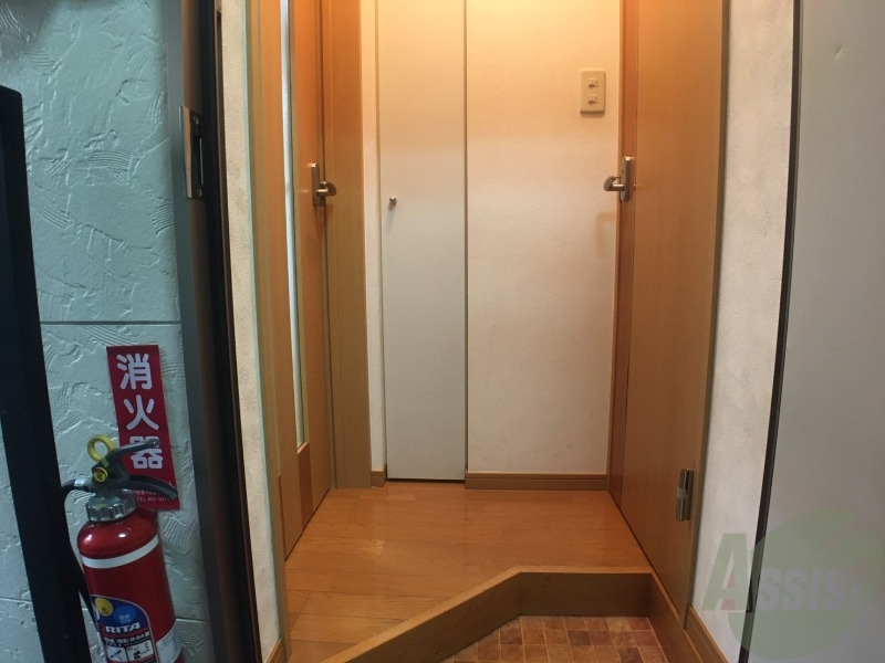 玄関　玄関の様子です。明るい印象ですね。気分もあがりそう。