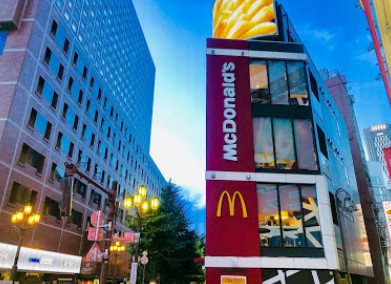 飲食店　マクドナルド 西武新宿駅前店（飲食店）まで530m