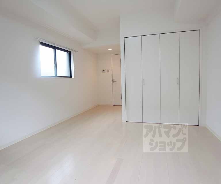 居室・リビング　白×白の明るいお部屋（角部屋）