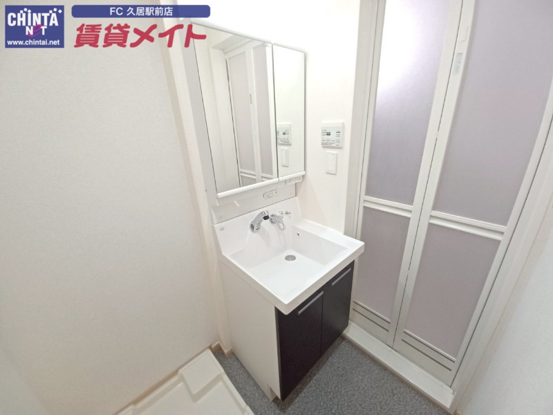 洗面設備　同物件別部屋写真