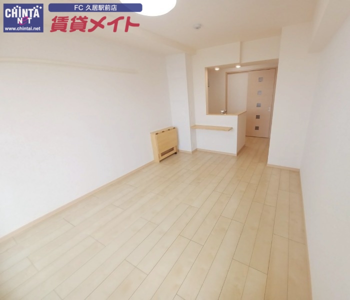 居室・リビング　同物件別部屋写真