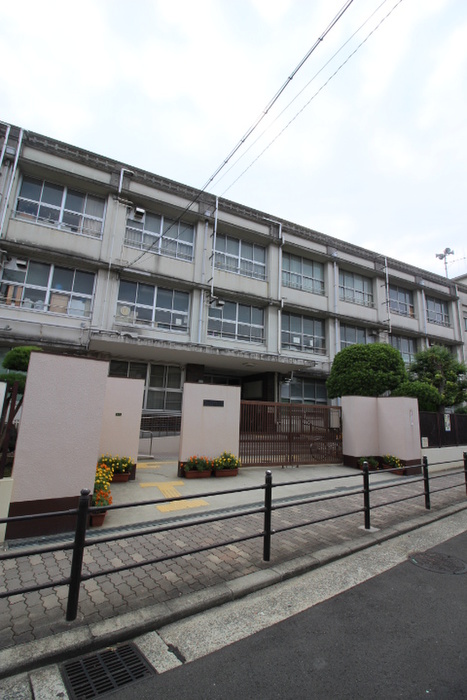 小学校　生野南小学校（小学校）まで114m
