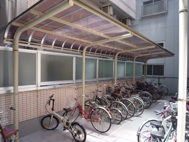 駐車場　屋根付の駐輪場です。