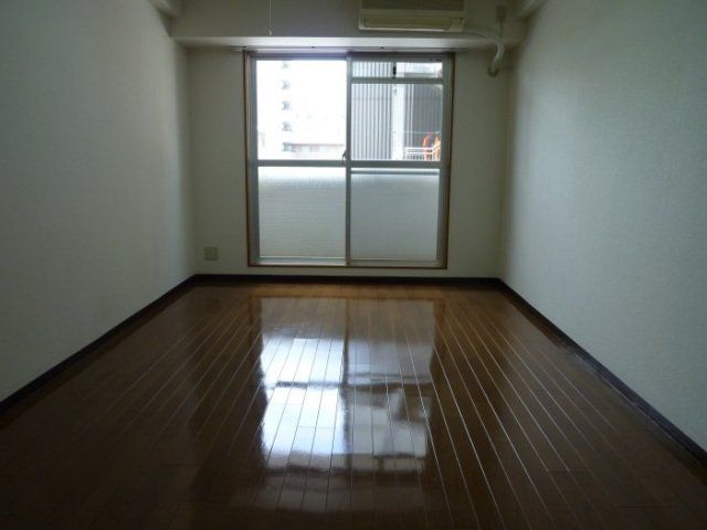 居室・リビング　広々8帖のお部屋です。