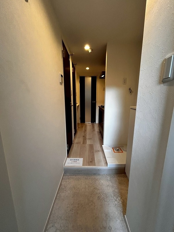 玄関　同建物の別部屋の写真♪