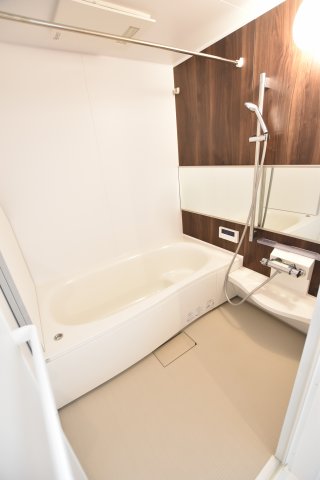 バス・シャワールーム　同物件、別物件の写真となります。ご参考までにご覧ください。
