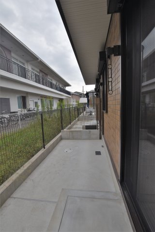 バルコニー　同物件、別物件の写真となります。ご参考までにご覧ください。