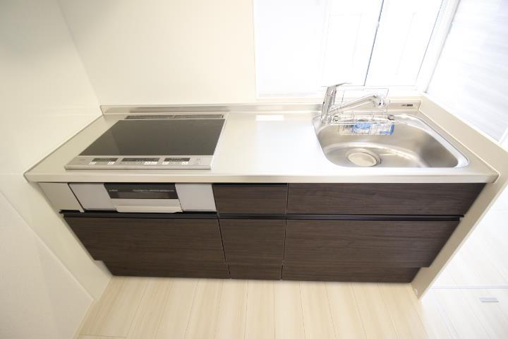 キッチン　写真は105号室のものです