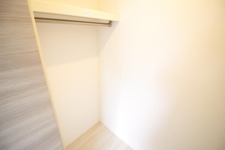 収納　写真は105号室のものです