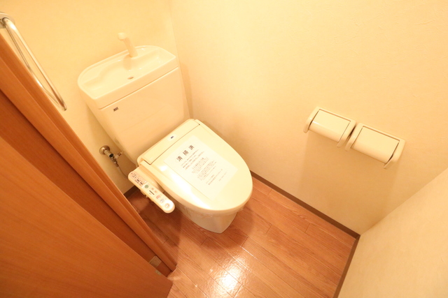トイレ　※別室の写真を使用しています