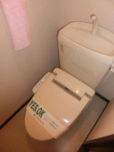 トイレ　洗浄便座です