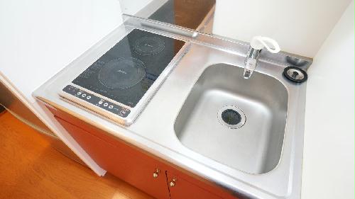 キッチン　コンパクトなキッチンで掃除ラクラク。