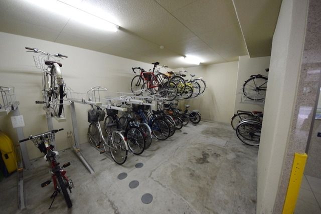 その他共有部分　オートロック内屋根付き駐輪場