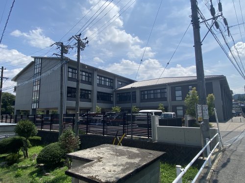 小学校　小泉小学校（小学校）まで977m