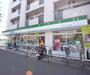 コンビニ　ファミリーマートヤスイカドノ五条店（コンビニ）まで300m