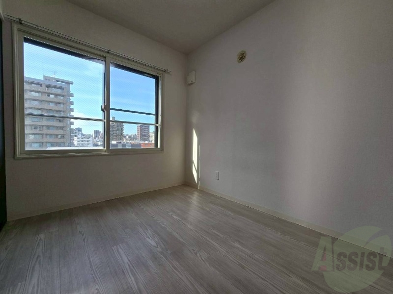 その他部屋・スペース　こちらのお部屋は光が差し込む、温かみのあるお部屋です。