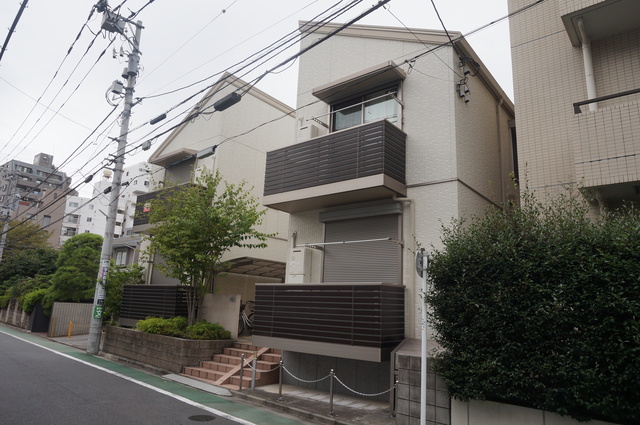建物外観　閑静な住宅地でゆったりライフスタイルを満喫してください♪