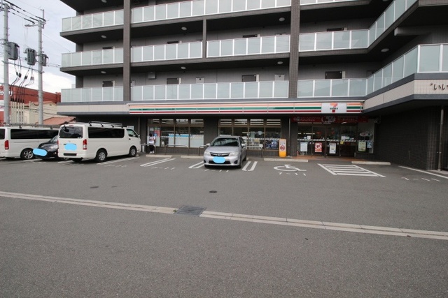 コンビニ　セブンイレブン和白丘１丁目店（コンビニ）まで350m