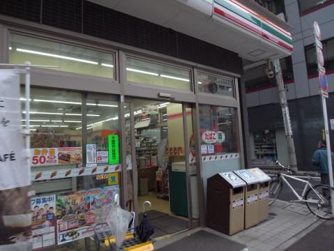 コンビニ　セブン-イレブン 中央区新川２丁目店（コンビニ）まで124m