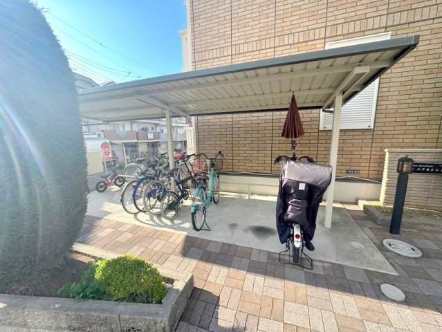 駐車場　あなたの大事な自転車も安心してとめることができますね。