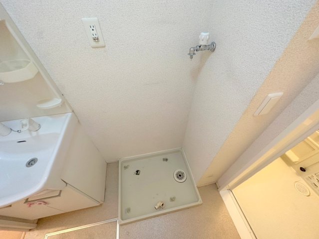 その他設備　嬉しい室内洗濯機置場。これで洗濯機も長持ちしますね。