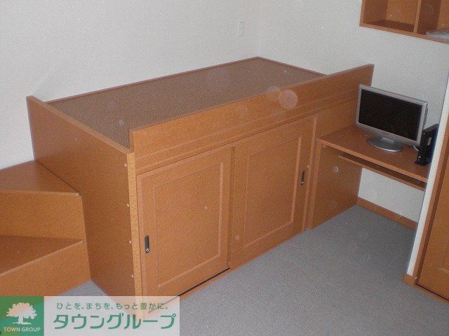 居室・リビング　1階はフローリング、2階はじゅうたんです。