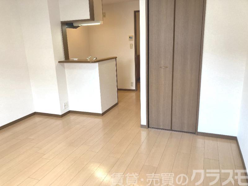 居室・リビング　単身タイプでは珍しいカウンターキッチン♪