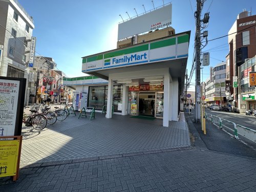コンビニ　ファミリーマート南林間駅前店（コンビニ）まで588m