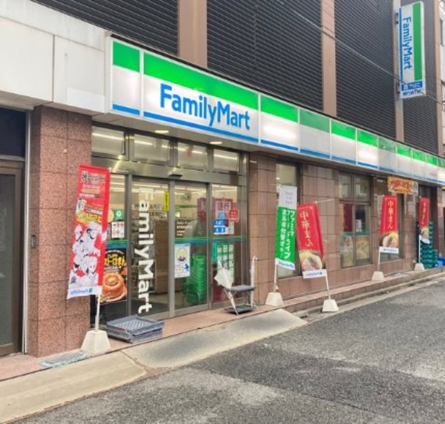 コンビニ　ファミリーマート新井薬師前駅南店（コンビニ）まで213m
