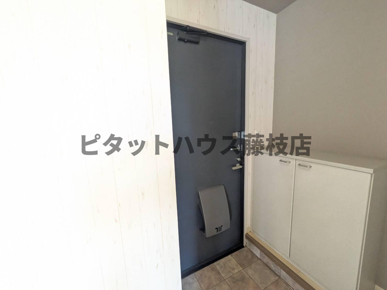 ＪＲ東海道本線 焼津駅 バス乗車時間：24分 最寄りバス停で下車 徒歩11分 2階建 築26年の玄関写真