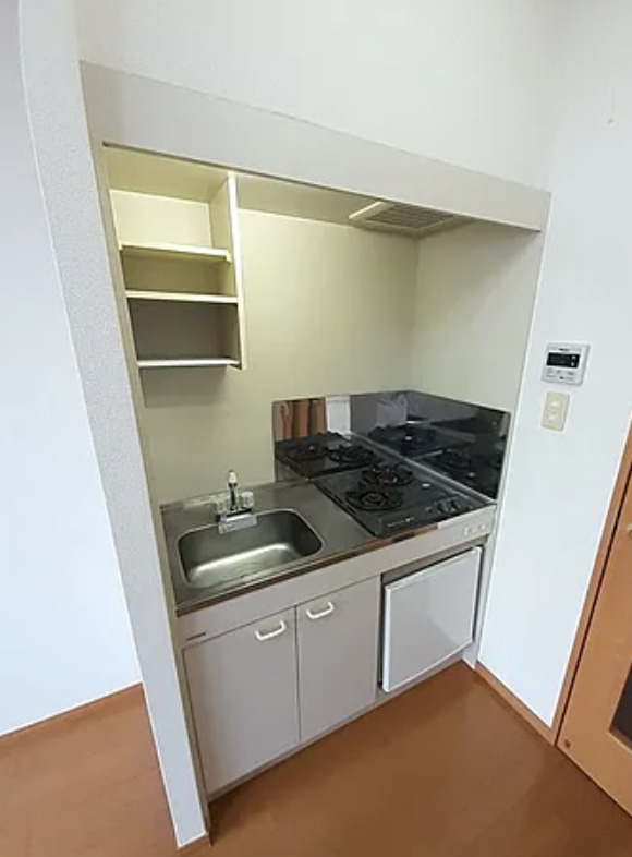 キッチン　※反転タイプのお部屋の写真を使用しています。