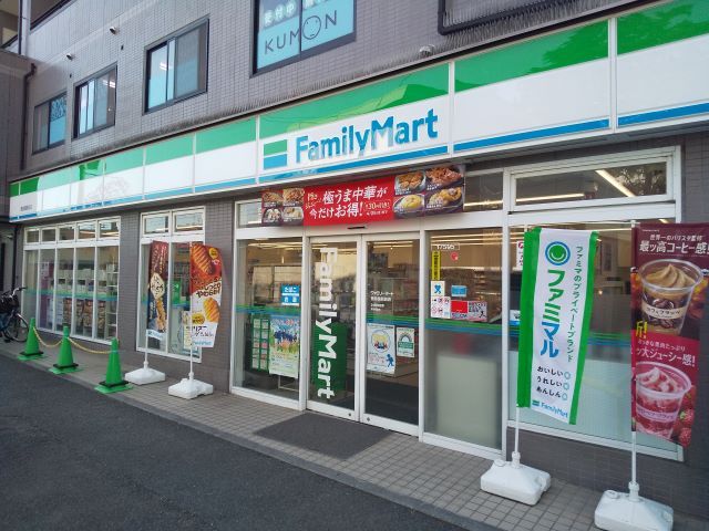 コンビニ　ファミリーマート豊島園駅前店（コンビニ）まで600m