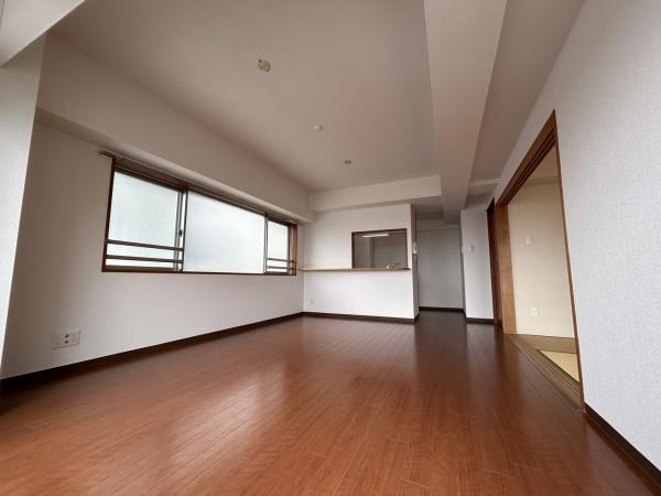 その他　角部屋なので明るいですね。