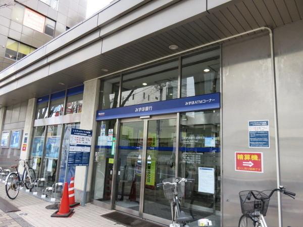 銀行　みずほ銀行（銀行）まで627m