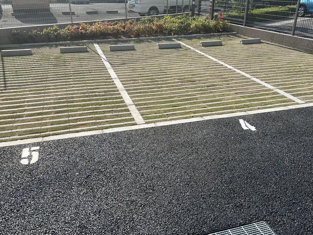 駐車場　庭