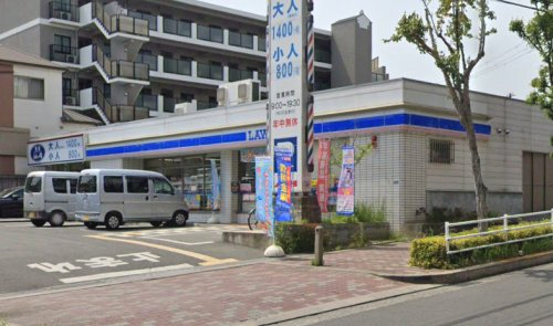 コンビニ　ローソン吹田千里山東四丁目店（コンビニ）まで883m