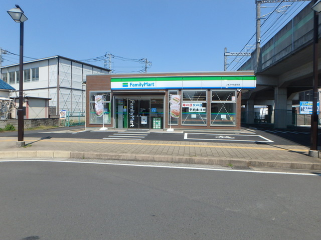コンビニ　ファミリーマート　いずみ中央駅前店（コンビニ）まで600m