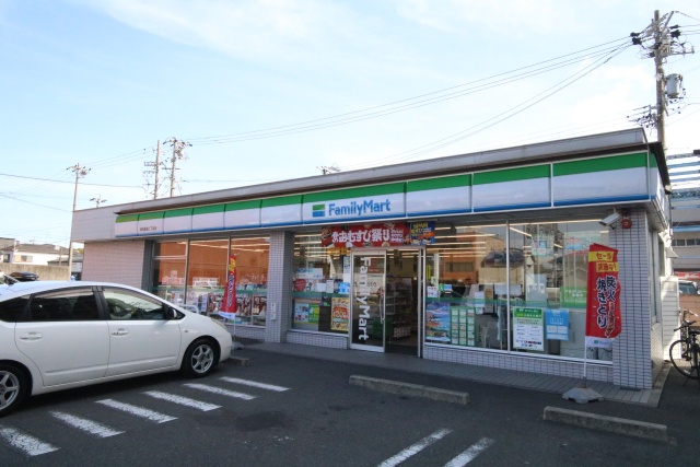 コンビニ　ファミリーマート 昭和橋通二丁目店（コンビニ）まで500m