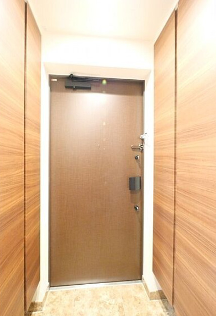 玄関　※別部屋の参考写真です。