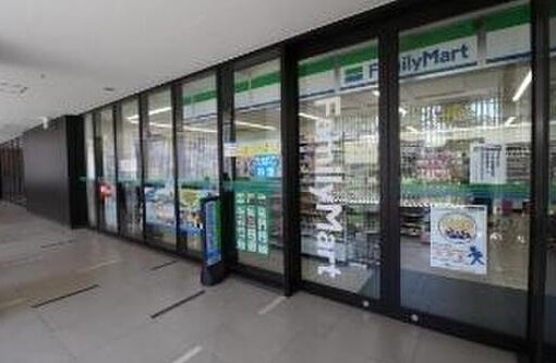 コンビニ　ファミリーマート豊洲スカイズ店（コンビニ）まで180m