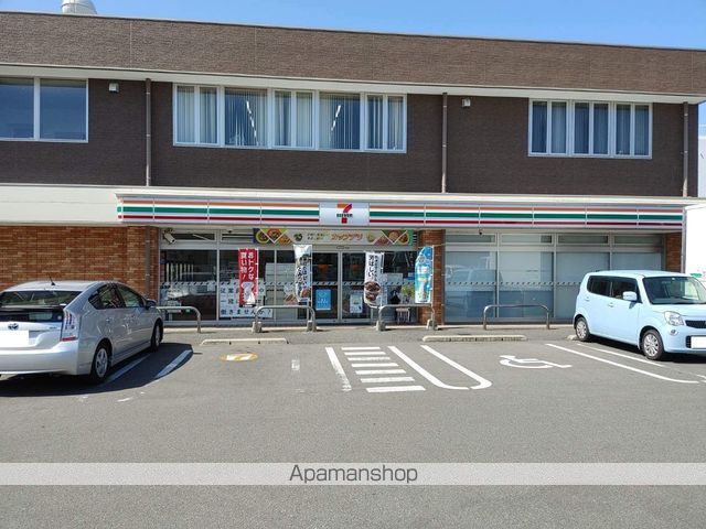 コンビニ　セブンイレブン（コンビニ）まで524m