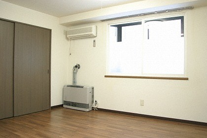 居室・リビング　★初期費用格安で入居可能！★内装リフォーム済！エアコン付き！