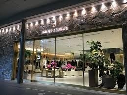 ショッピングセンター　ユナイテッドアローズ六本木ヒルズ店メンズストア（ショッピングセンター）まで695m