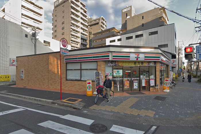 コンビニ　セブンイレブン名古屋新栄２飯田街道店（コンビニ）まで151m