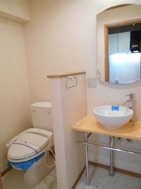 トイレ　トイレには快適な温水洗浄便座付