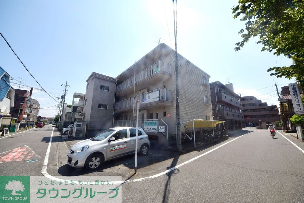 建物外観　駐車場