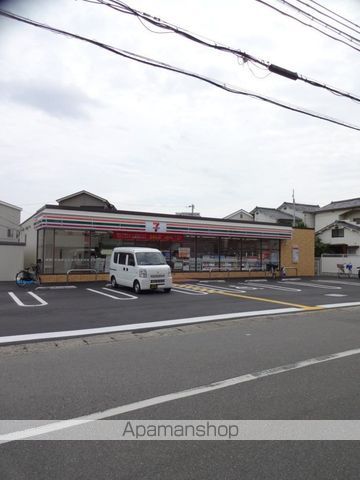コンビニ　セブンイレブン（コンビニ）まで241m